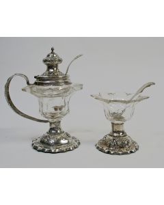Kristallen mosterdpot en zoutvat met zilveren monturen, 19e eeuw