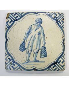 Figuurtegel, man met uien, 17e eeuw
