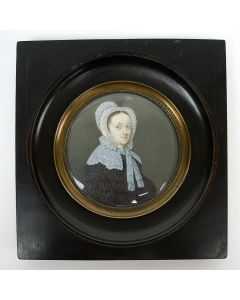 Portretminiatuur op ivoor, dame met neepjesmuts, ca. 1810