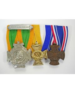 Spang van drie onderscheidingen van een officier, ca. 1910-1930